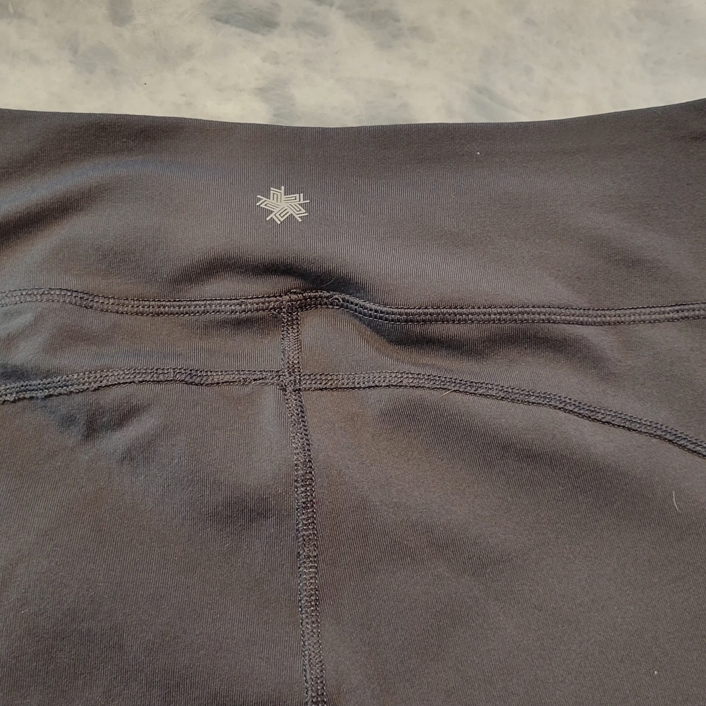 Gray Tech Gear Cropped Leggings - Picture 3 of 4